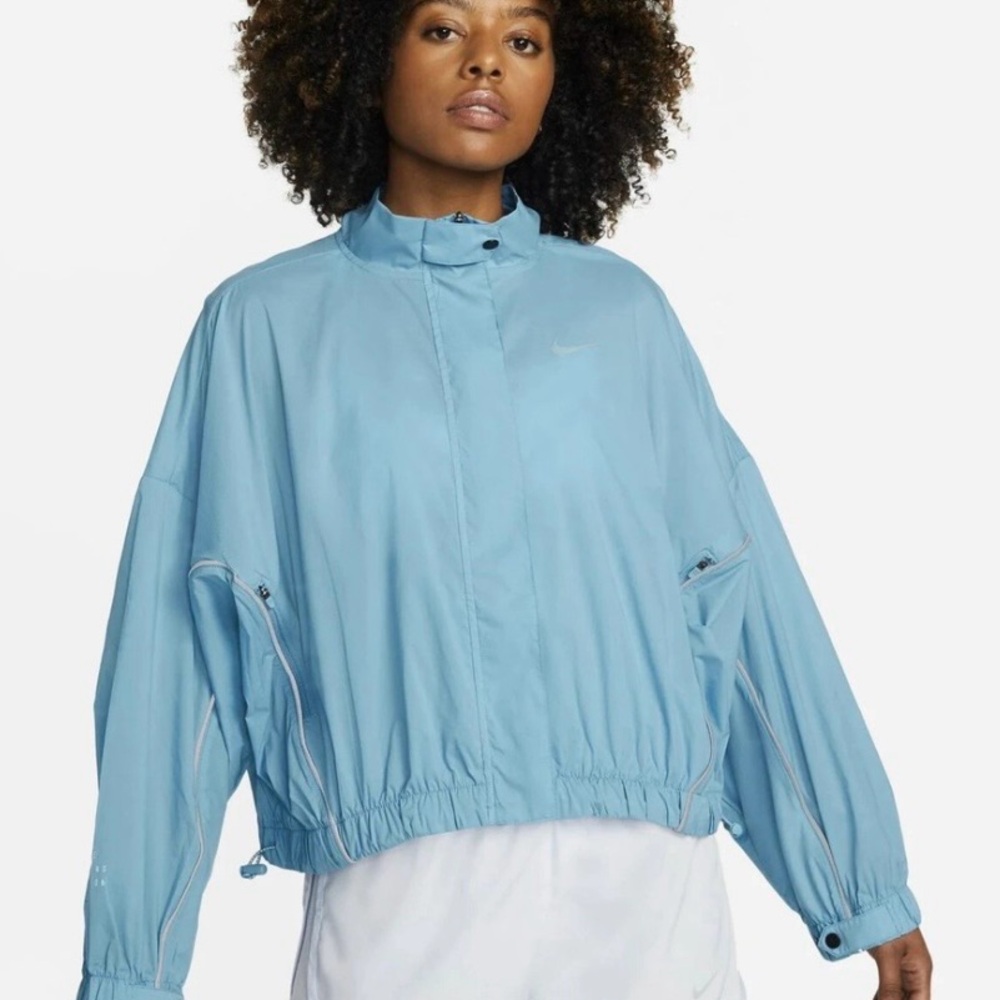 Nike Size Xs Women's Run Division Water-repel
Breathable Running Jacket